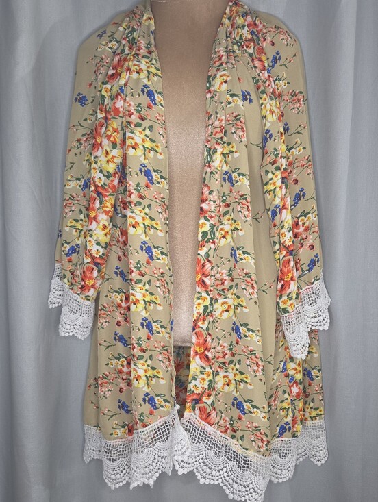 Relipop Tops - Relipop Floral 2X Lace-Trim Beige Kimono Top